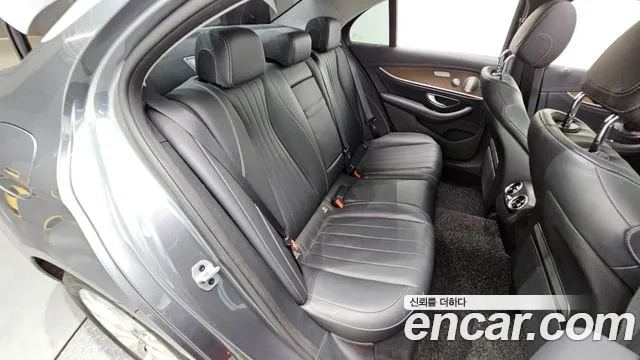 Mercedes-Benz E-Class 2019 thumb 7