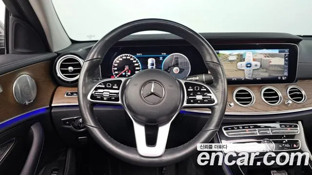 Mercedes-Benz E-Class 2019 thumb 12