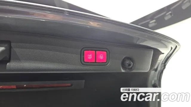 Mercedes-Benz E-Class 2019 thumb 8