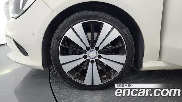 Mercedes-Benz A-Класс 2017 thumb 5