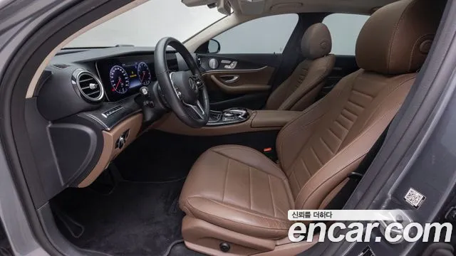 Mercedes-Benz E-Class 2020 thumb 11