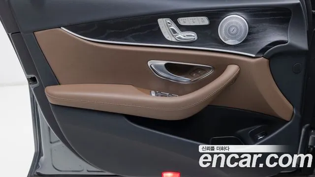Mercedes-Benz E-Class 2020 thumb 4