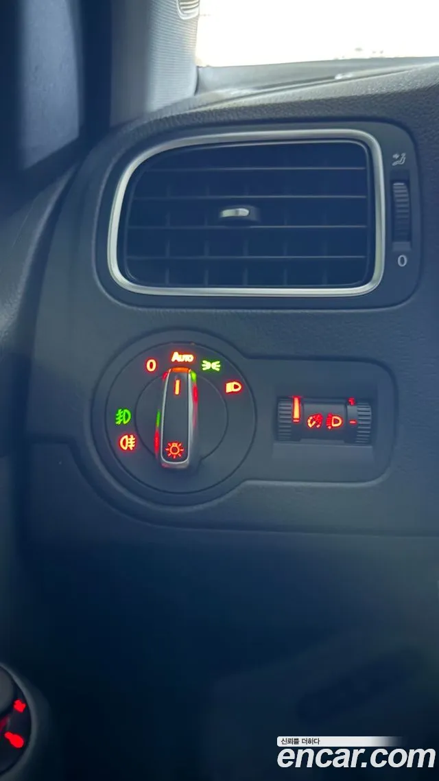 Volkswagen Polo 2013 thumb 8