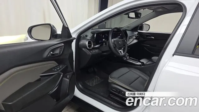 Chevrolet Tracker 2023 thumb 2