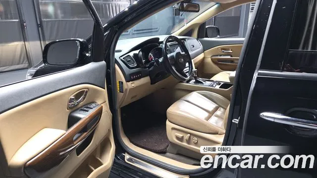 Kia Carnival 2017 thumb 9