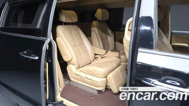 Kia Carnival 2017 thumb 12