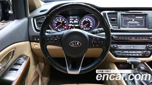 Kia Carnival 2017 thumb 10