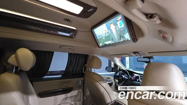 Kia Carnival 2017 thumb 2