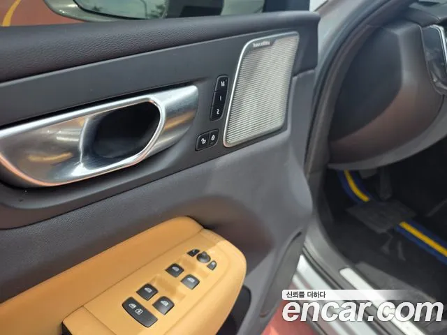Volvo XC60 2023 thumb 3