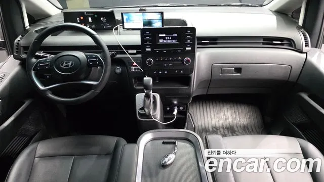Hyundai Staria 2025 thumb 10