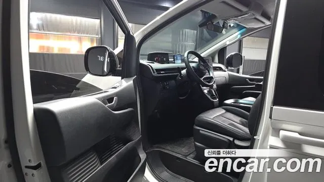 Hyundai Staria 2025 thumb 8