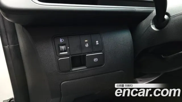 Hyundai Staria 2025 thumb 6