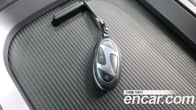 Hyundai Staria 2025 thumb 12