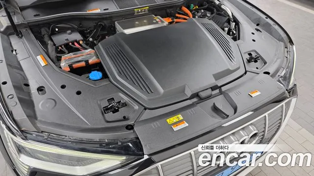 Audi e-tron 2021 thumb 12