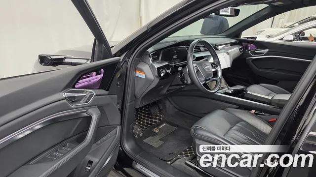 Audi e-tron 2021 thumb 8