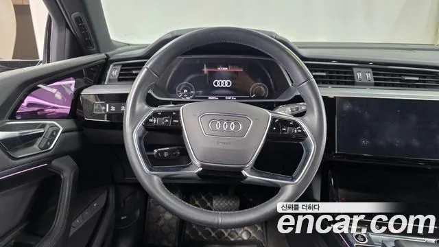 Audi e-tron 2021 thumb 2