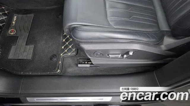 Audi e-tron 2021 thumb 4