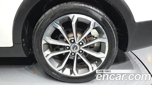 KGM Tivoli Air 2017 thumb 2