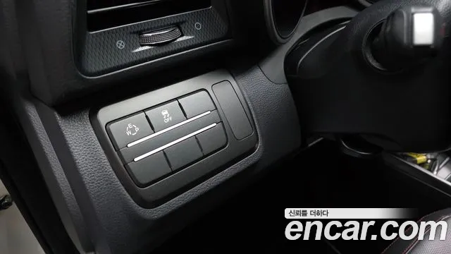 KGM Tivoli Air 2017 thumb 12