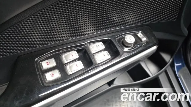 KGM Tivoli 2015 thumb 4