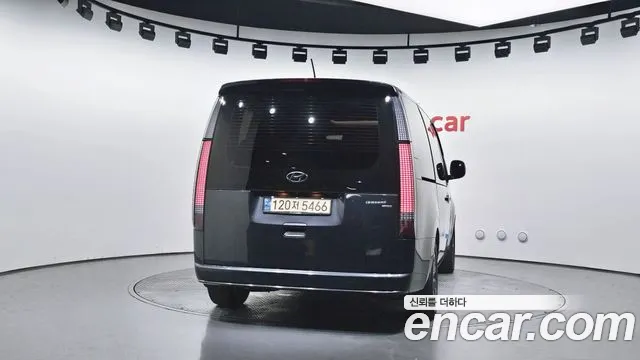 Hyundai Staria 2021 thumb 4