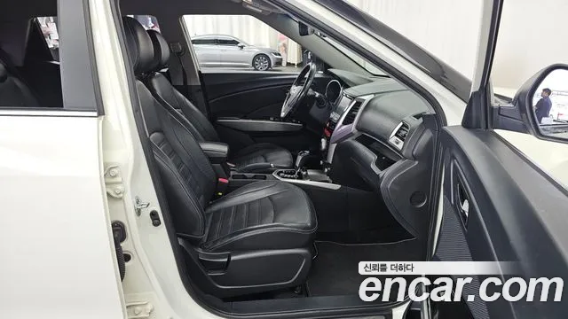 KGM Tivoli 2015 thumb 11