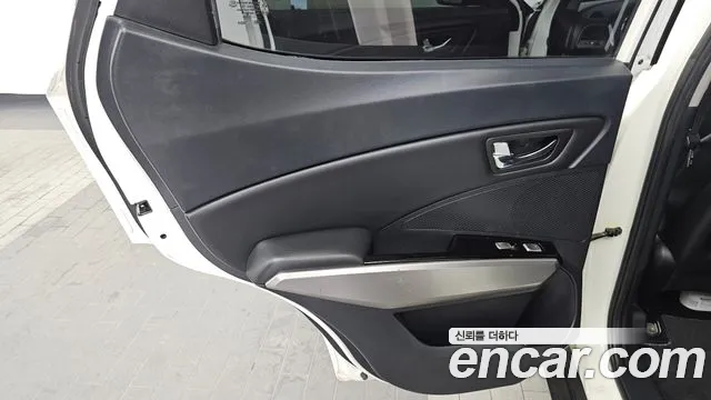 KGM Tivoli 2015 thumb 2
