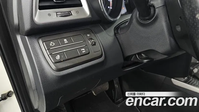 KGM Tivoli 2015 thumb 10