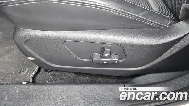 KGM Tivoli 2015 thumb 8