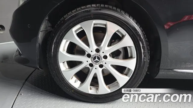 Mercedes-Benz E-Class 2019 thumb 12
