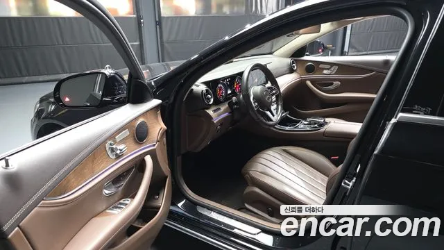 Mercedes-Benz E-Class 2019 thumb 11