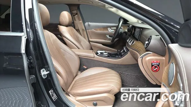 Mercedes-Benz E-Class 2019 thumb 9
