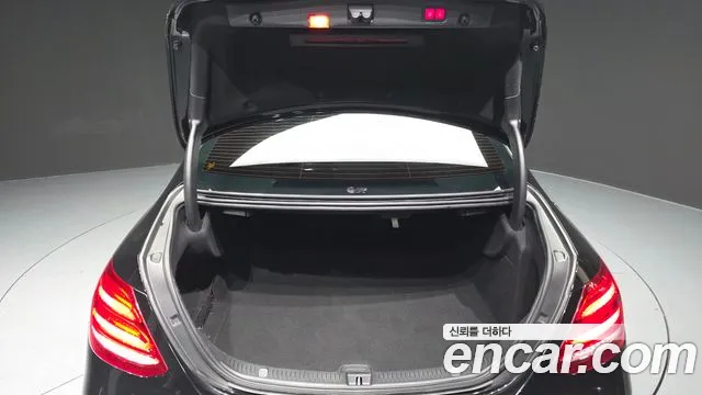 Mercedes-Benz E-Class 2019 thumb 8