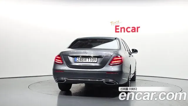 Mercedes-Benz E-Class 2019 thumb 11