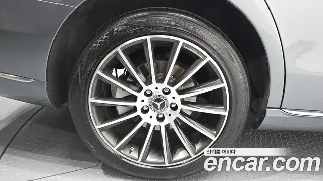 Mercedes-Benz E-Class 2019 thumb 9