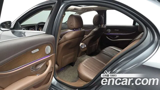 Mercedes-Benz E-Class 2019 thumb 8