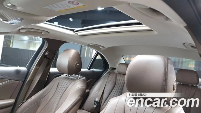 Mercedes-Benz E-Class 2019 thumb 12