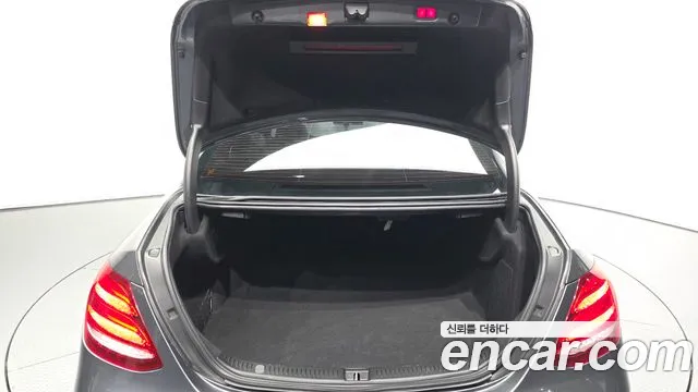 Mercedes-Benz E-Class 2019 thumb 10