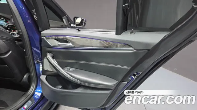 BMW 5 серии 2018 thumb 11