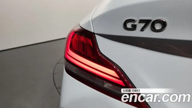 Genesis G70 2018 thumb 5
