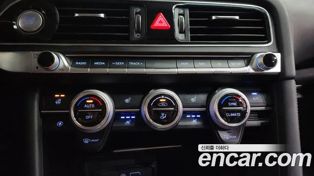 Genesis G70 2018 thumb 10