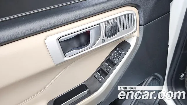 Ford Explorer 2021 thumb 10