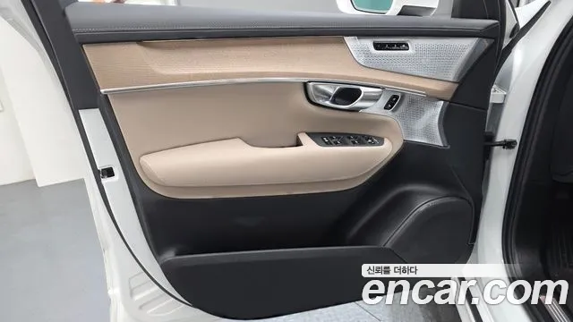 Volvo XC90 2025 thumb 2