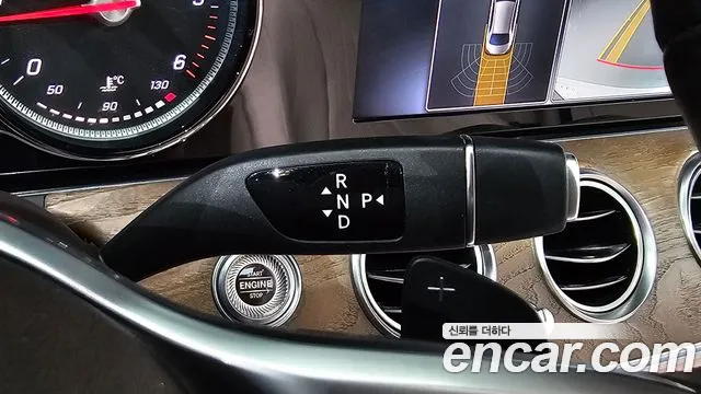 Mercedes-Benz E-Class 2019 thumb 10