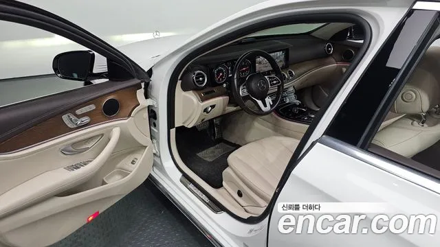 Mercedes-Benz E-Class 2019 thumb 6