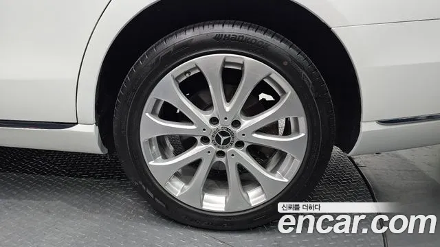 Mercedes-Benz E-Class 2019 thumb 8