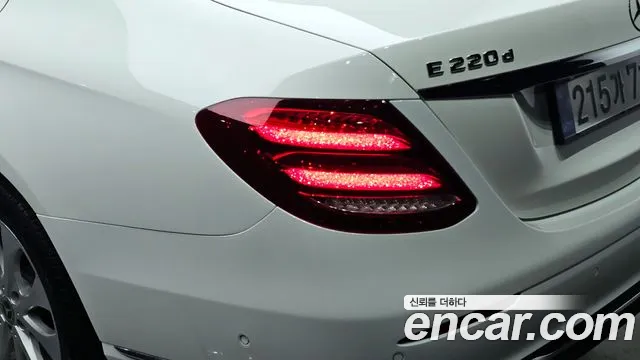 Mercedes-Benz E-Class 2019 thumb 3