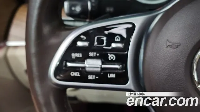 Mercedes-Benz E-Class 2019 thumb 9