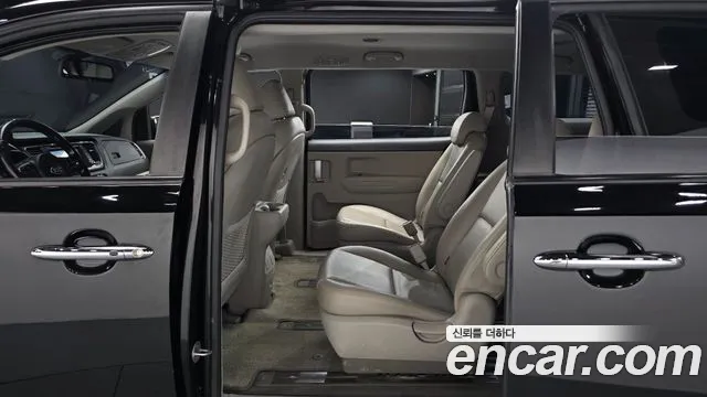 Kia Carnival 2018 thumb 6