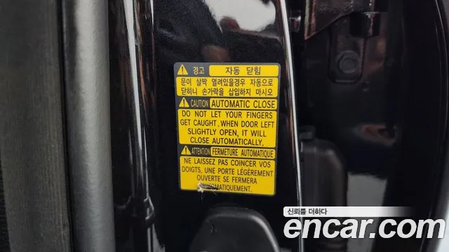 Genesis G90 2019 thumb 12